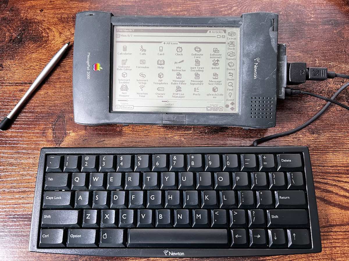 Apple Newton MessagePad 2000.